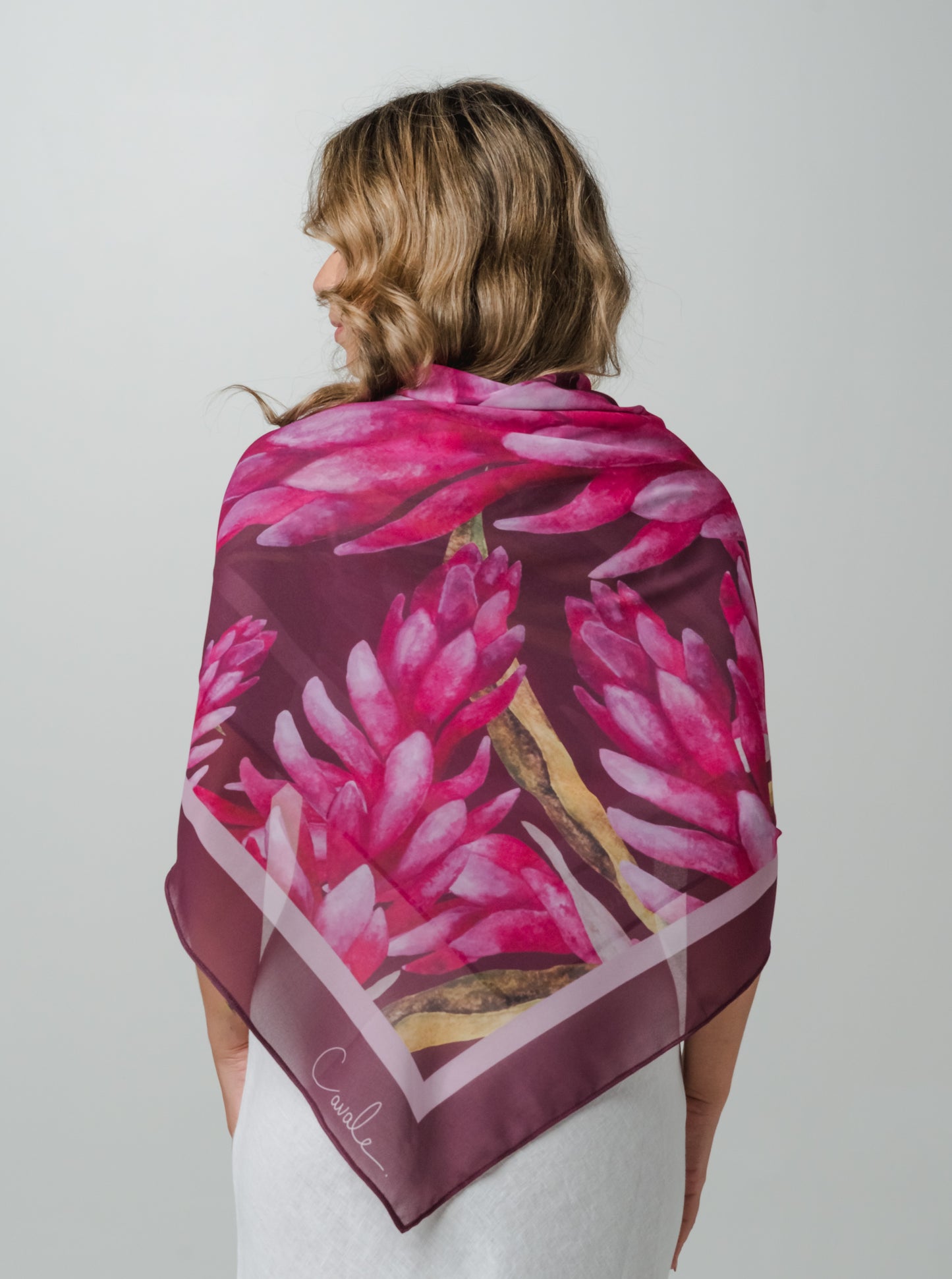 Pañuelo Flor de Fuego en Gasa Couture